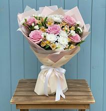 Букет цветов из:  Гвоздики, Орхидеи и Розы в Матвеевом Кургане