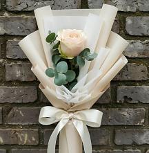 Букет цветов из:  Розы в Матвеевом Кургане