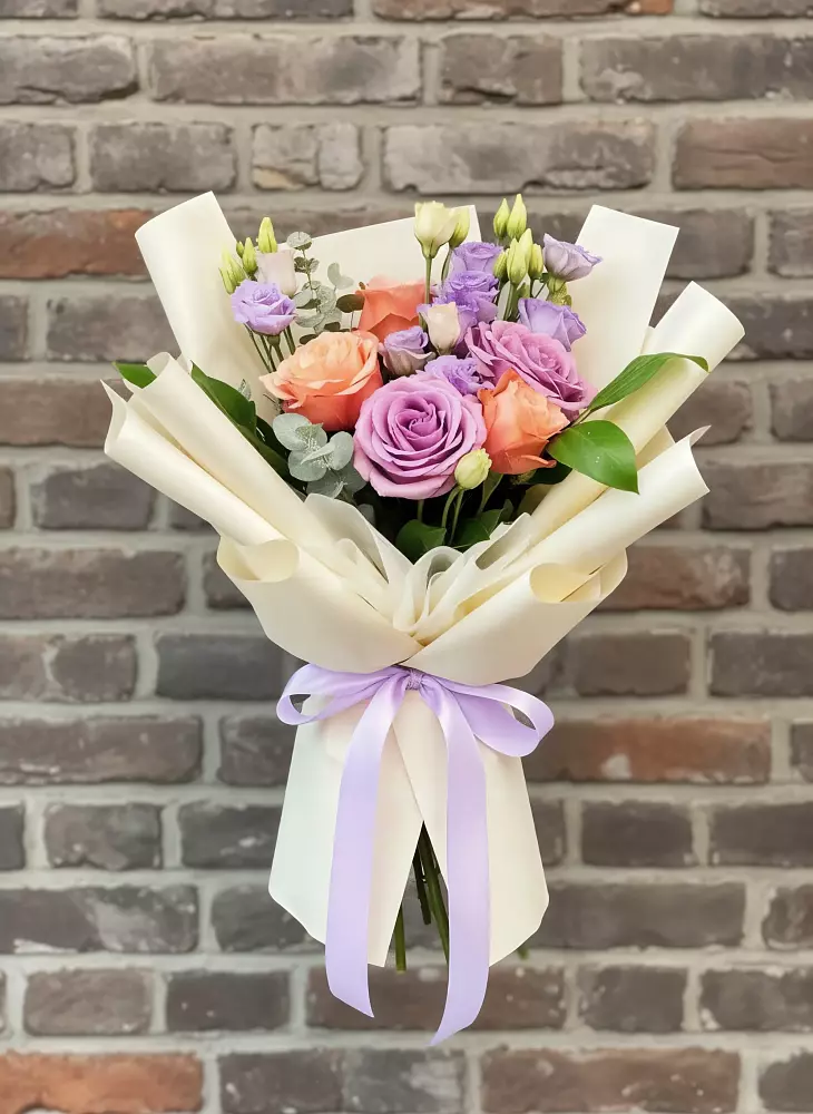 Букет цветов из: Лизиантусы и Розы в Матвеевом Кургане