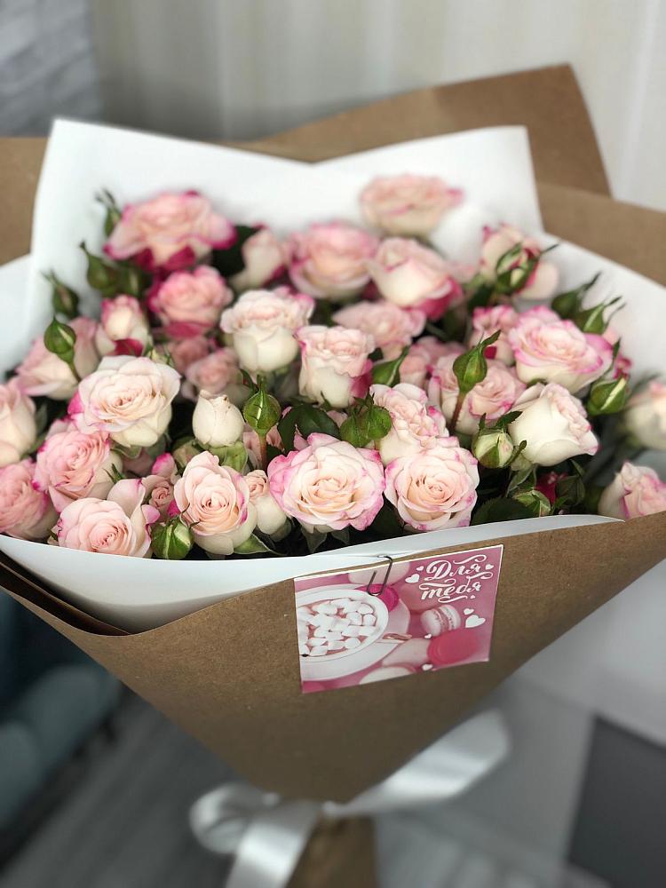 Букет цветов из: Розы в Матвеевом Кургане