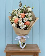 Букет цветов из:  Альстромерии, Лизиантусы, Розы и Хризантемы в Матвеевом Кургане