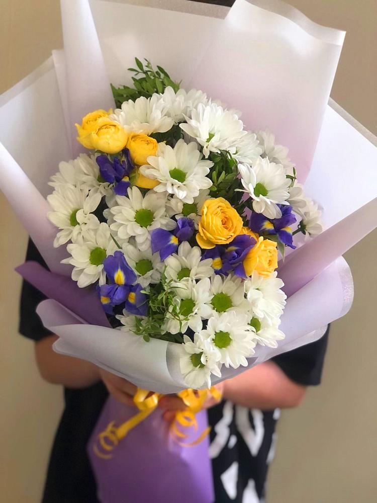 Букет цветов из: Ирисы, Хризантемы и Розы в Матвеевом Кургане