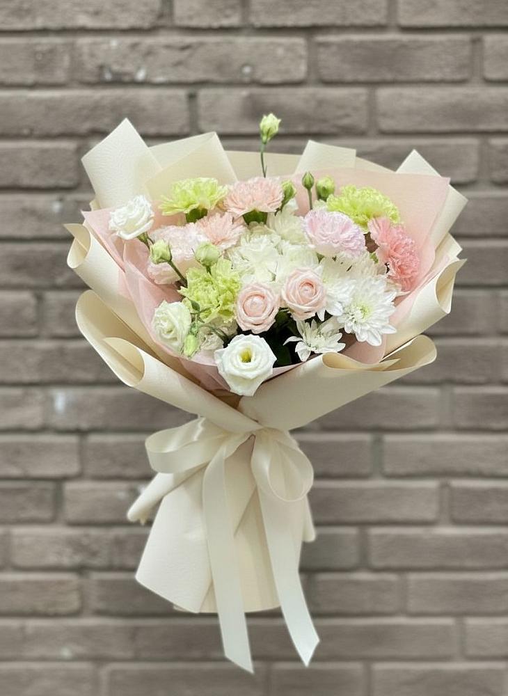 Букет цветов из: Гвоздики, Розы, Лизиантусы и Хризантемы в Матвеевом Кургане