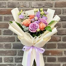 Букет цветов из:  Лизиантусы и Розы в Матвеевом Кургане