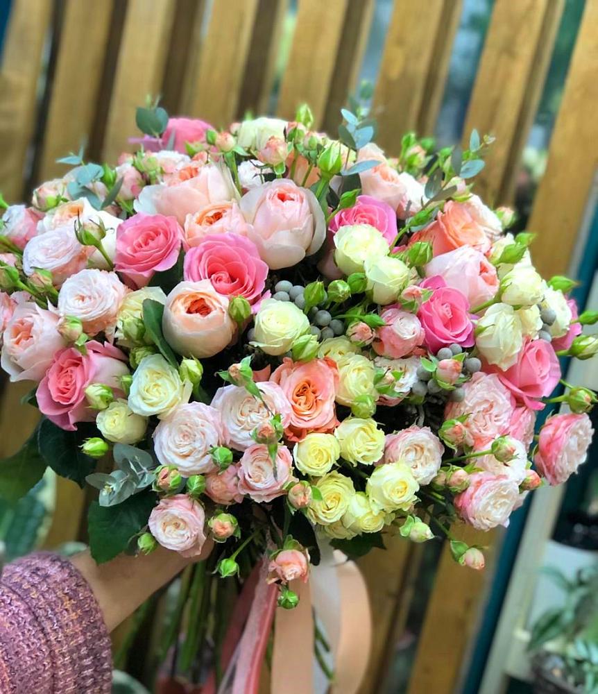 Букет цветов из: Розы в Матвеевом Кургане