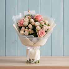 Букет цветов из:  Розы в Матвеевом Кургане