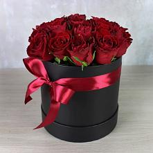Цветочная композиция из Розы в шляпной коробке в Матвеевом Кургане