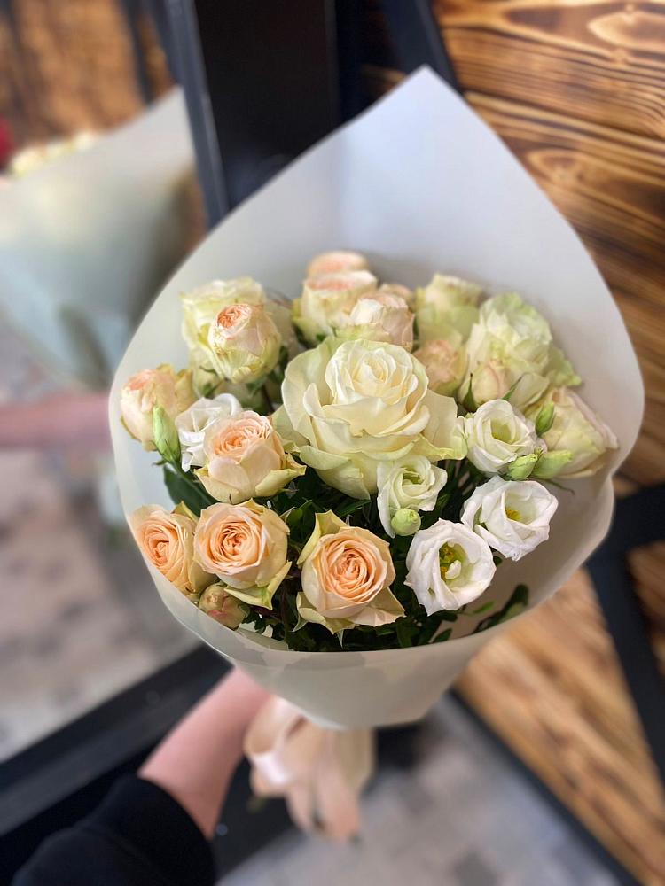 Букет цветов из: Розы и Лизиантусы в Матвеевом Кургане