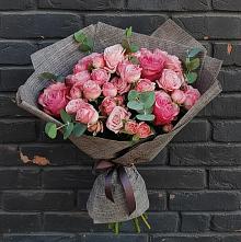 Букет цветов из:  Розы в Матвеевом Кургане